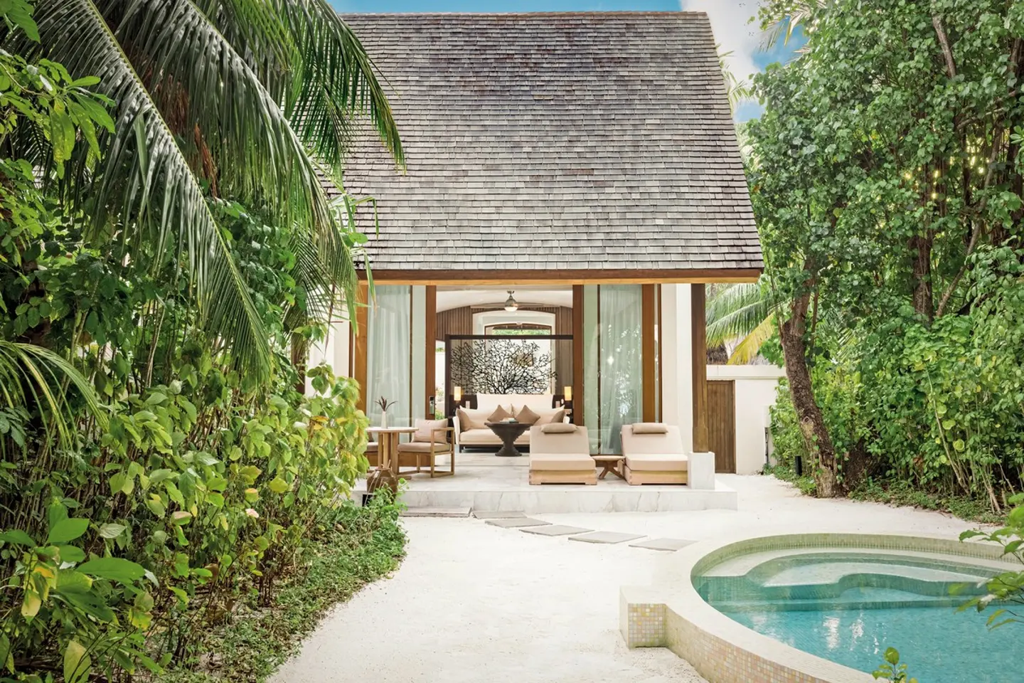 Deluxe Beach Villa with Pool