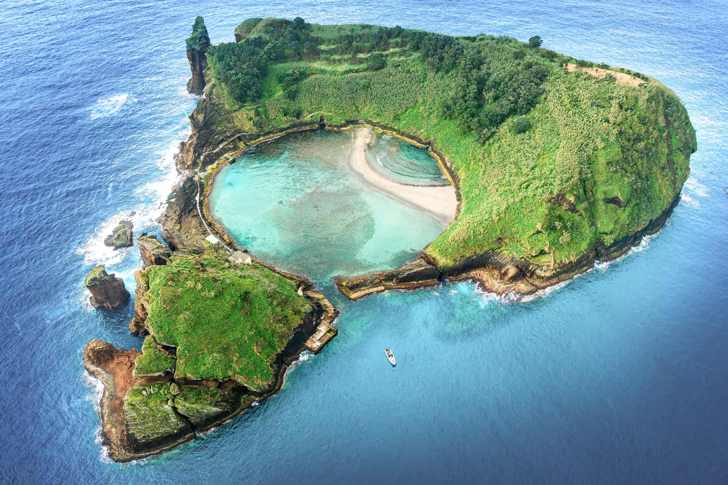 Azoren Strände: Luftaufnahme von Ilhéu de Vila Franca do Campo