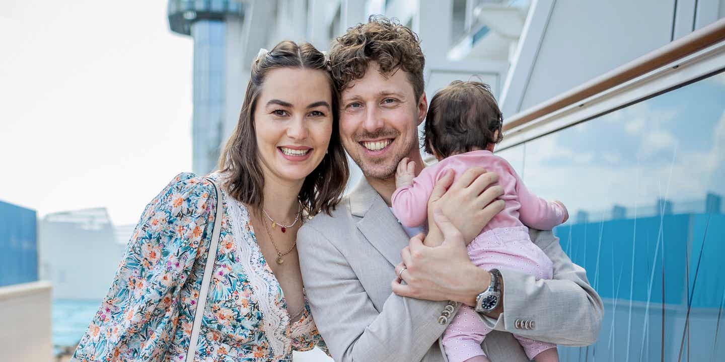 Renata und Valentin Lusin mit ihrer Tochter auf einem Kreuzfahrtschiff