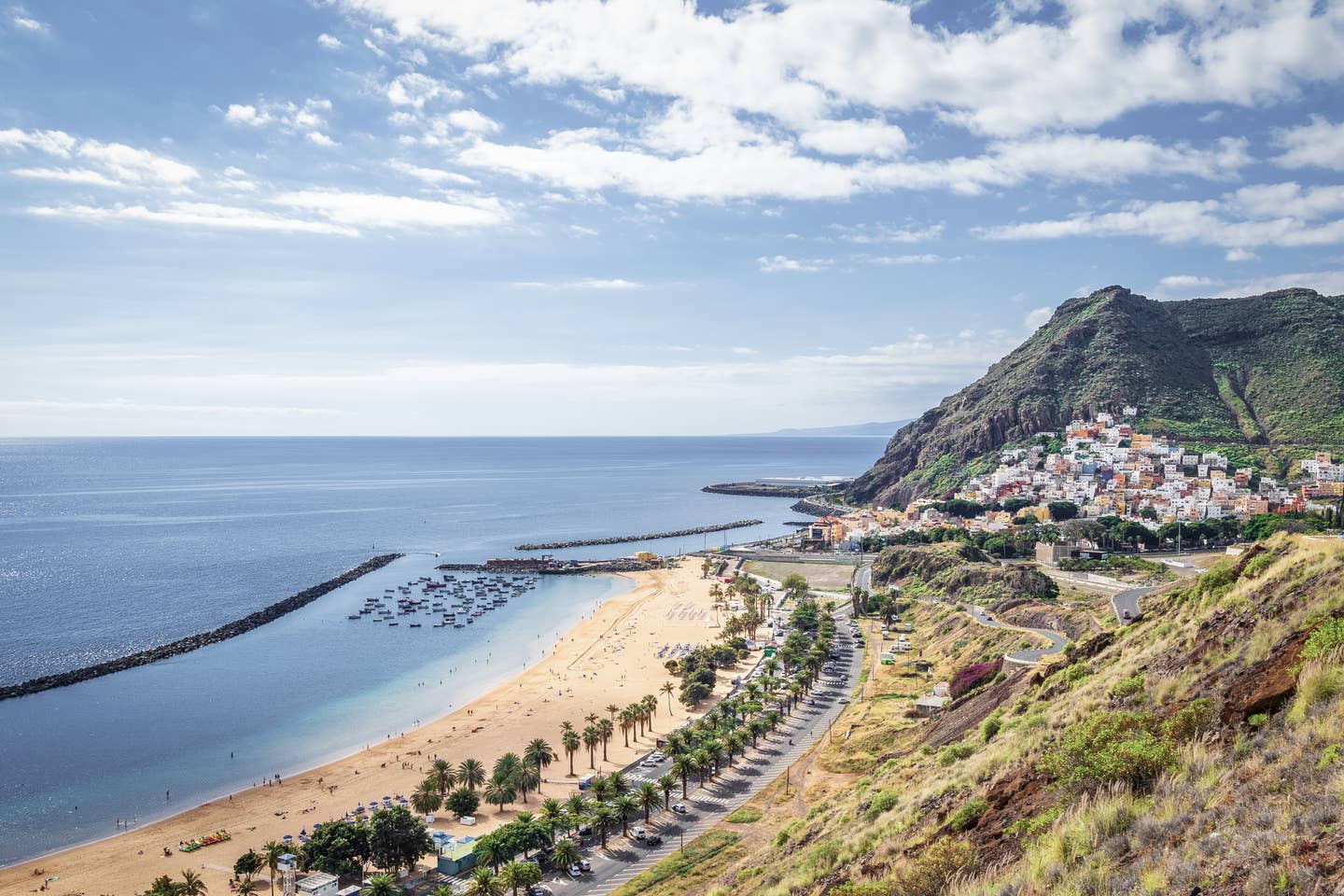 Teneriffa Urlaub: Landschaft mit dem Strand von Las Teresitas