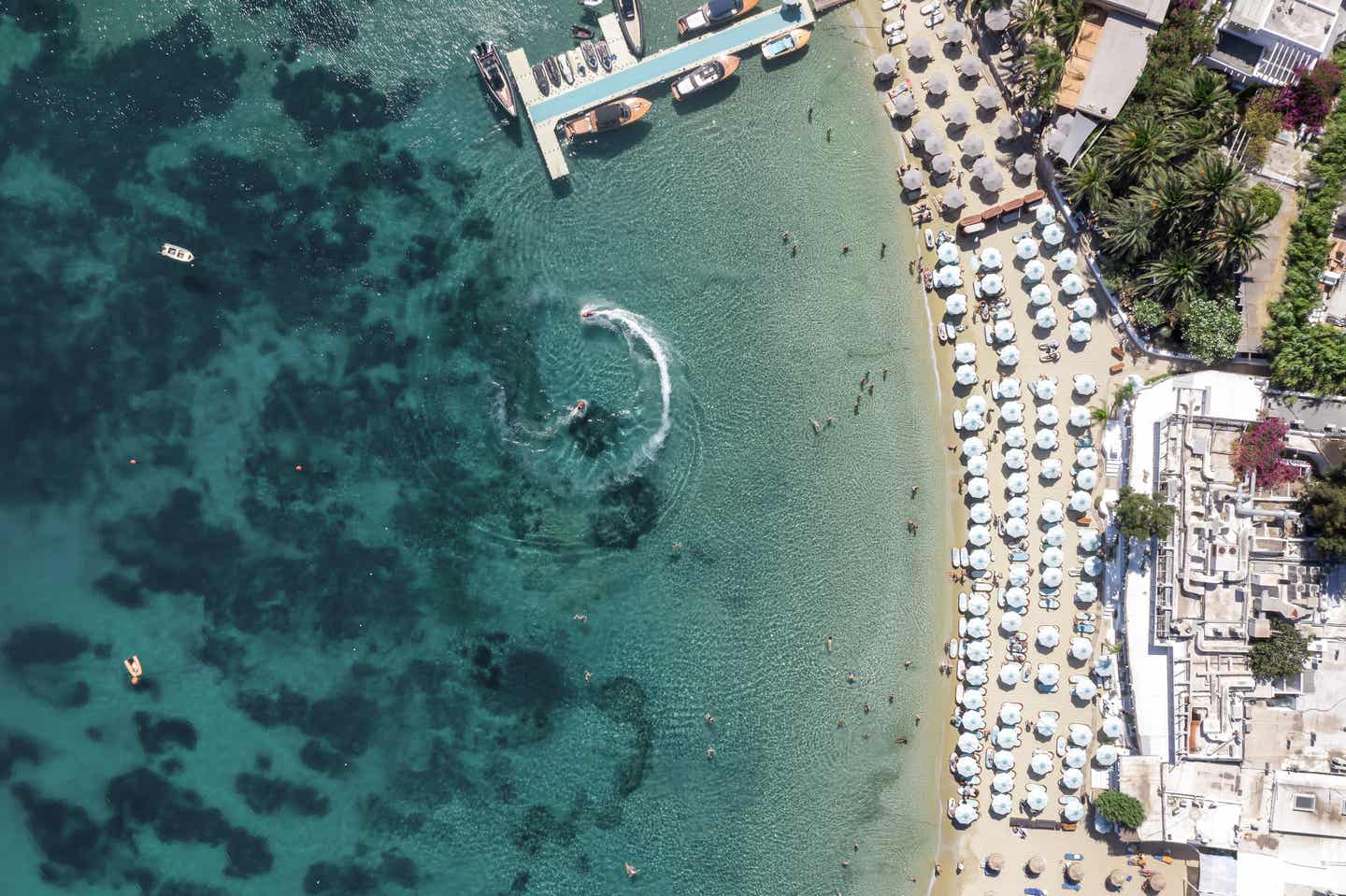 Mykonos Strände: Luftaufnahme Psarou Beach