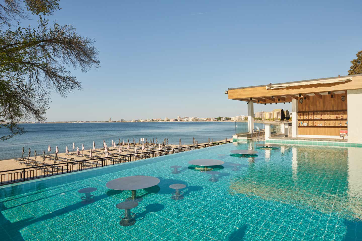Swim-Up-Bar im Secrets Sunny Beach Resort and Spa Swim-Up-Bar im Secrets Sunny Beach Resort and Spa