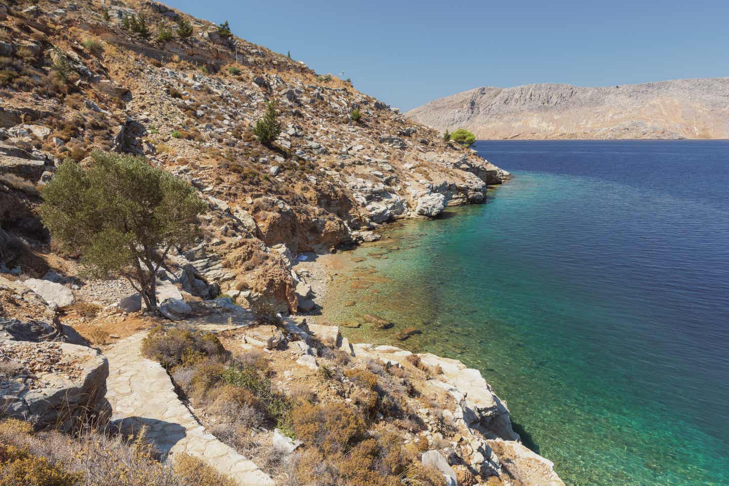 Eine einsame Bucht auf Symi bei Rhodos