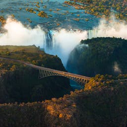sambia-victoria-falls-bruecke-landschaft-g-158354502.jpg