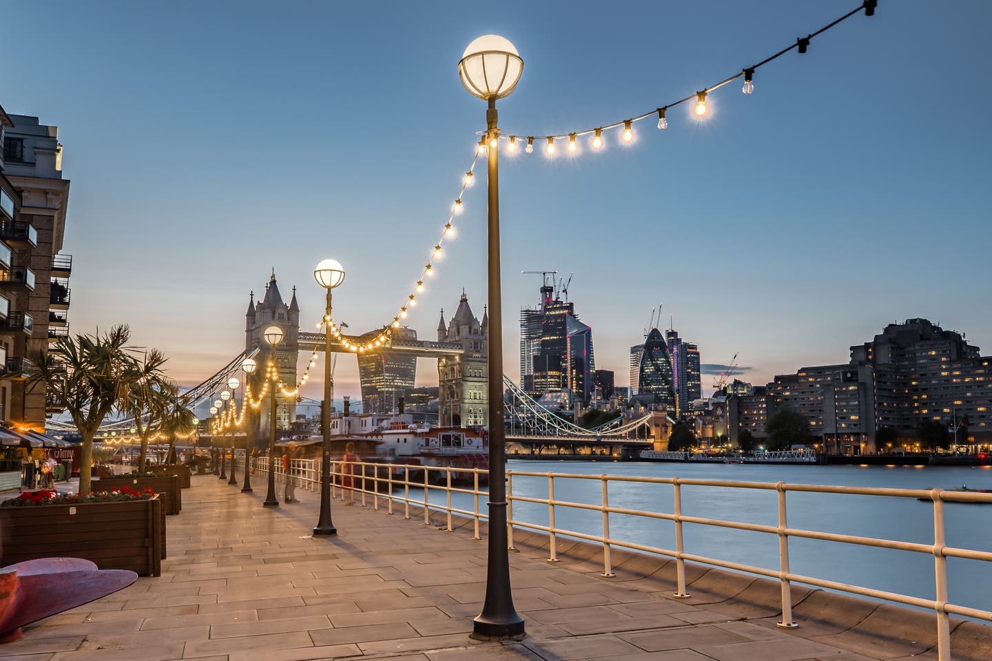 Restaurants London: Tower Bridge bei Nacht