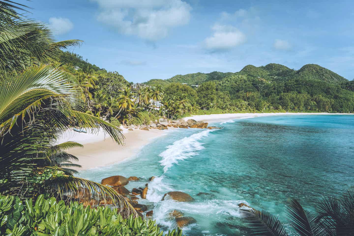 Seychellen: Mahe mit Strand und Meer