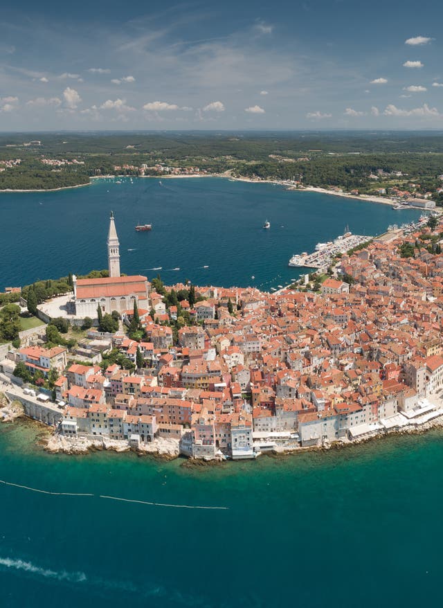 Istrien Sehenswürdigkeiten Istrien Sehenswürdigkeiten: Luftaufnahme der Stadt Rovinj in Istrien