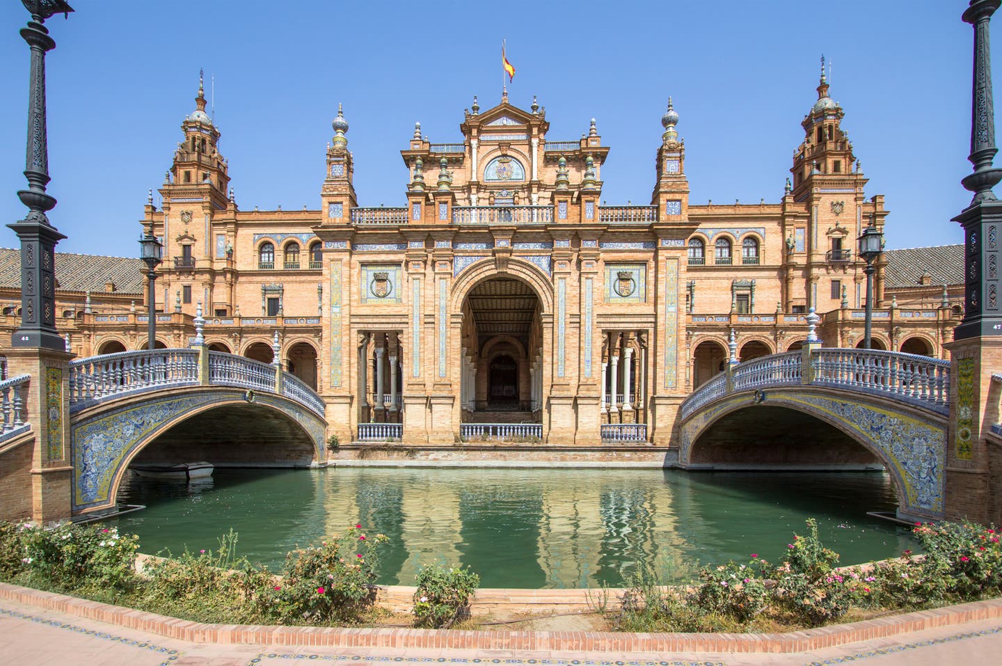 Sevilla Sehenswürdigkeiten Top 10 Plaza de España mit Wasserkanal