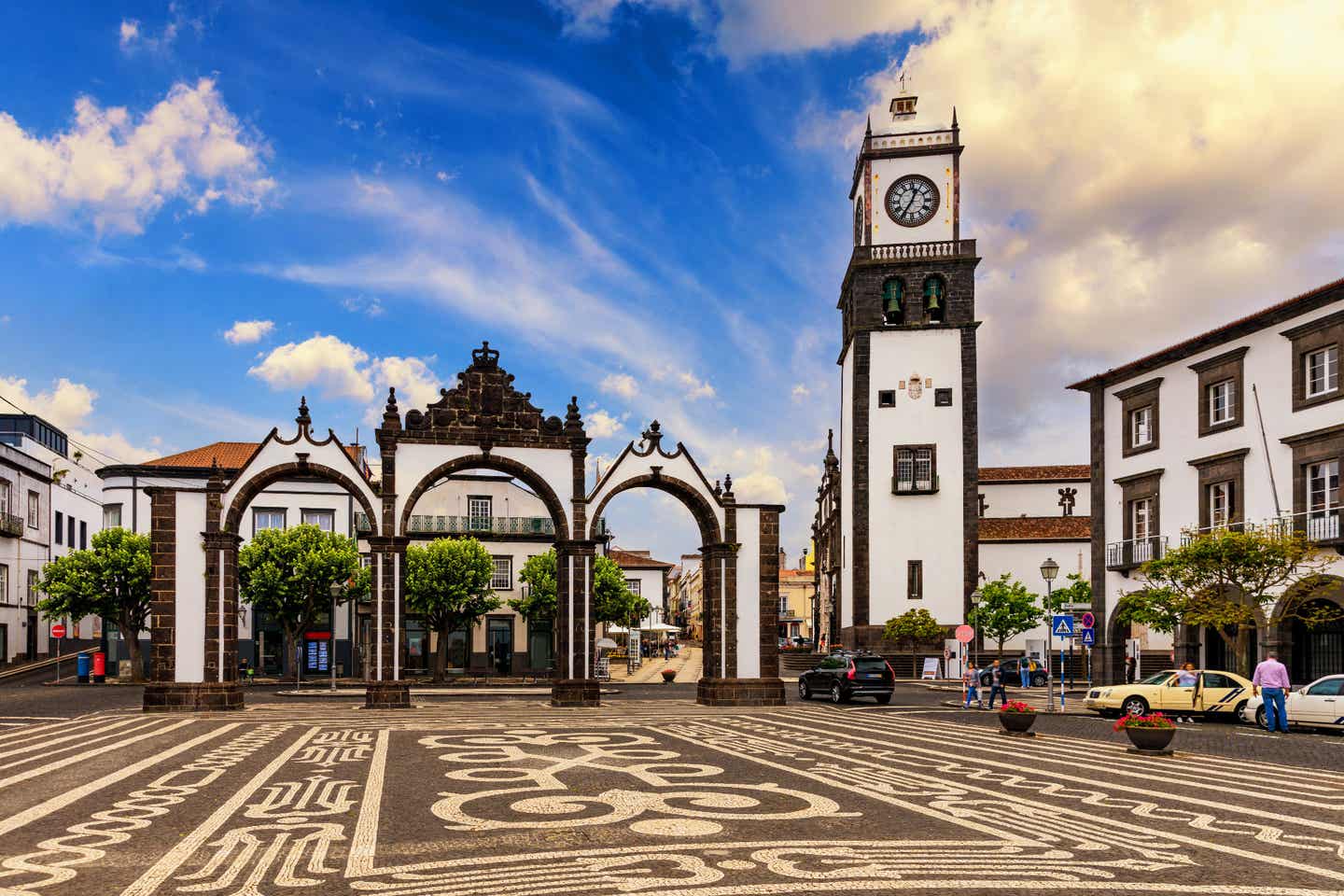 Urlaub auf den Azoren – Stadttor von Ponta Delgada