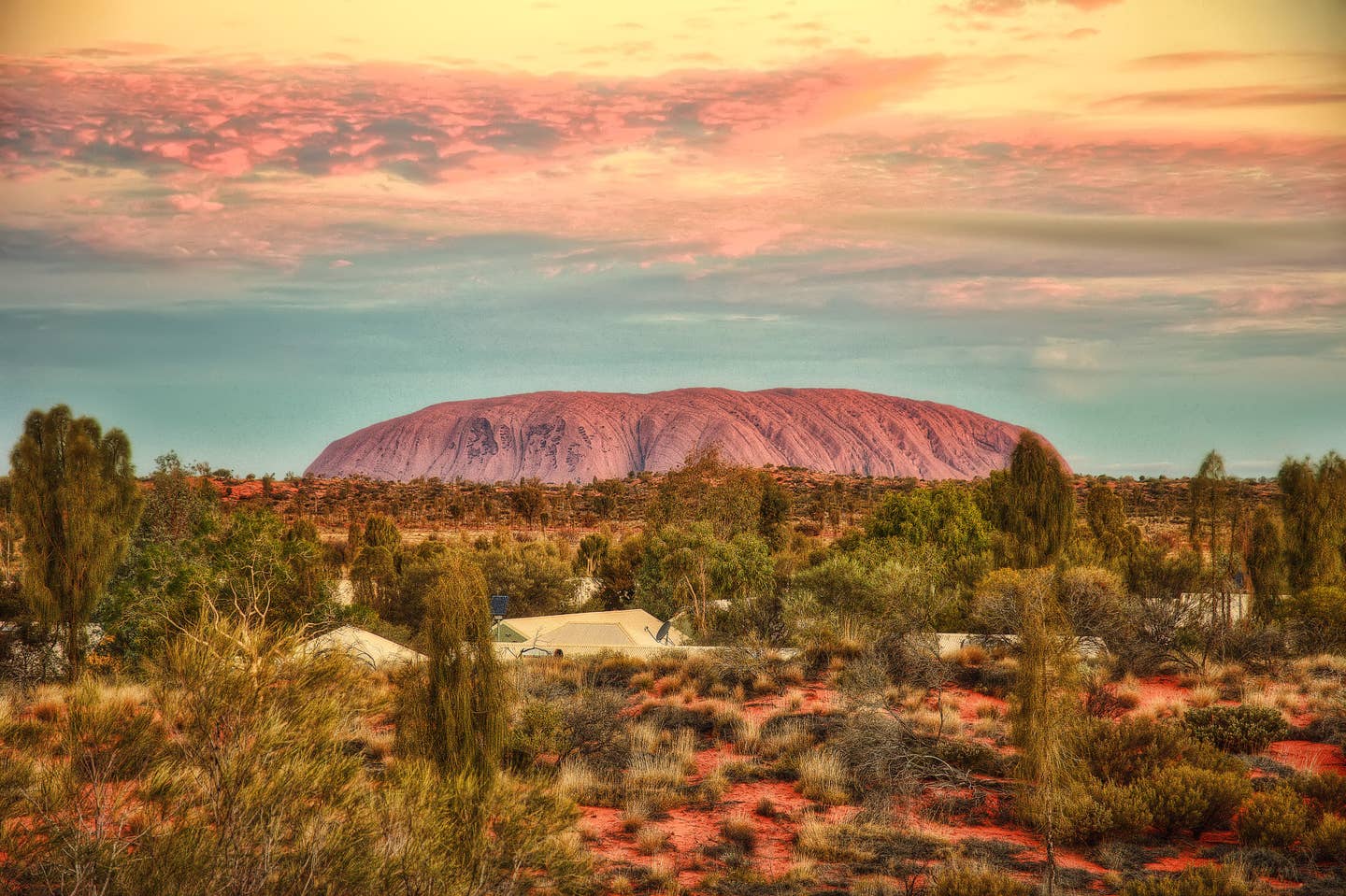 Rundreisen Australien Neuseeland: der Ayers Rock oder Uluru im australischen Outback