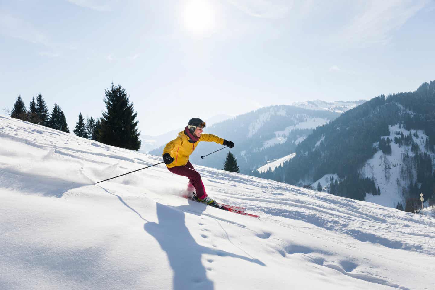 Skifahrerin in den Alpen 