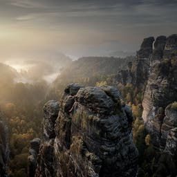 deutschland-sachsen-bastei-saechsische-schweiz-sonnenaufgang-g-655468124.jpg