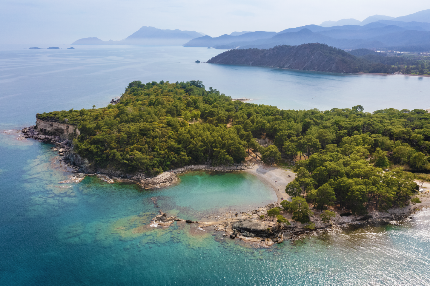 Türkei - Ausblick auf eine traumhafte Bucht mit Bäumen