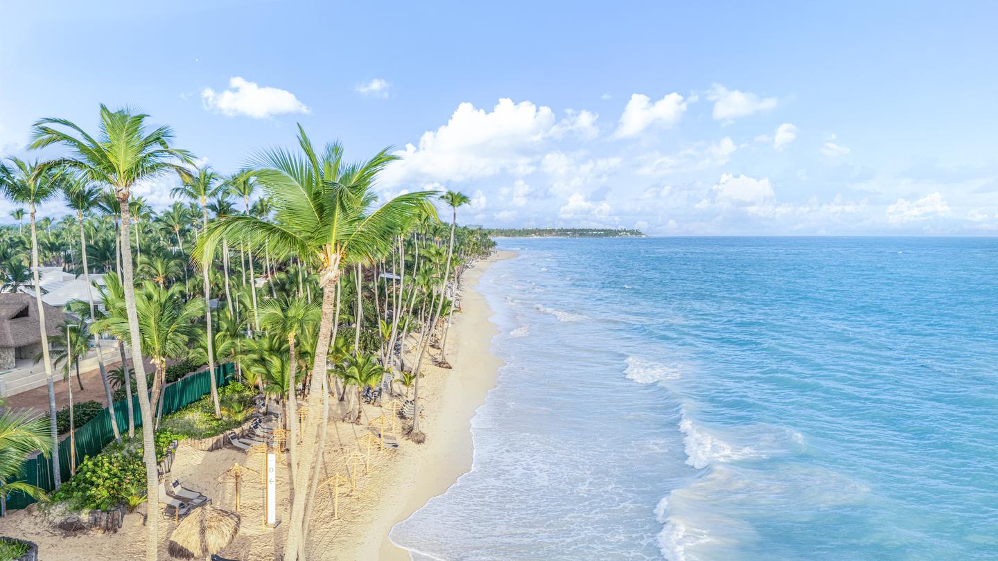 Luftaufnahme des Hotelstrands