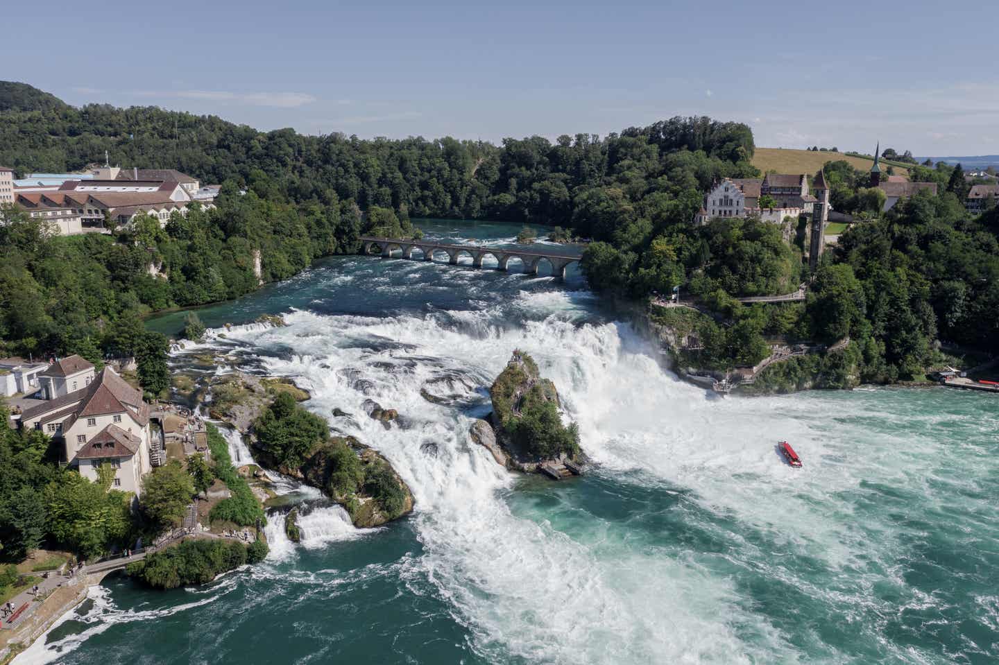 Schweiz Urlaub mit DERTOUR. Luftaufnahme des Rheinfalls bei Schaffhausen