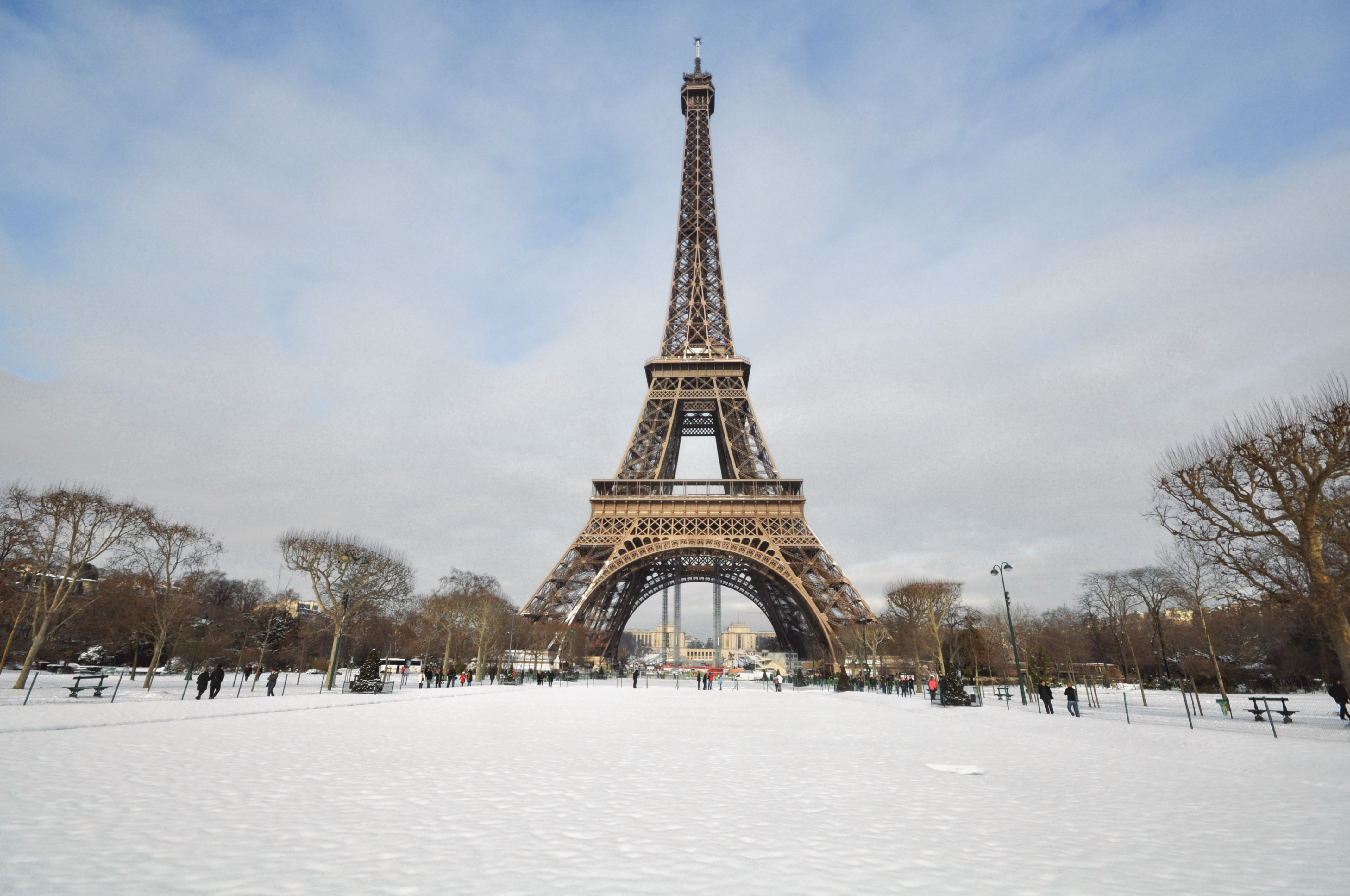 Winter in the City - Städtereisen im Winter Paris Eiffelturm im Schnee