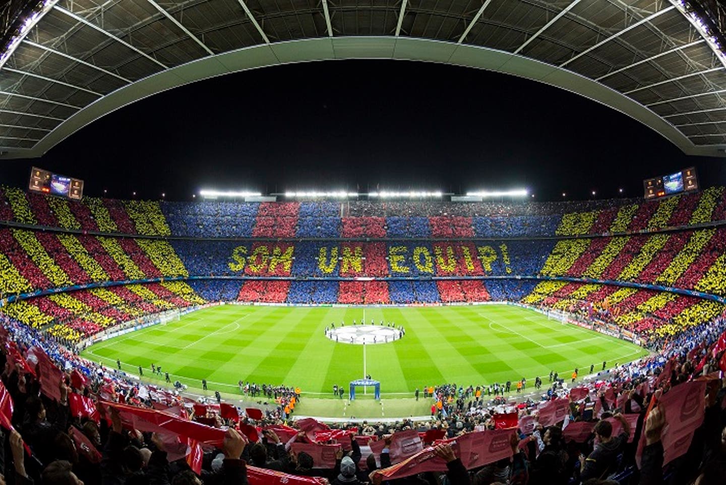 La Liga Tickets und Hotel. Luftaufnahme des Camp Nou vor einem Spiel des FC Barcelona.