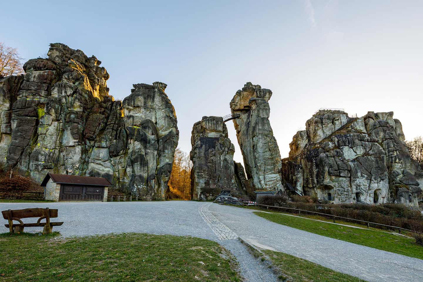 Deutschland Teutoburger Wald Felsformation bei Sonnenuntergang