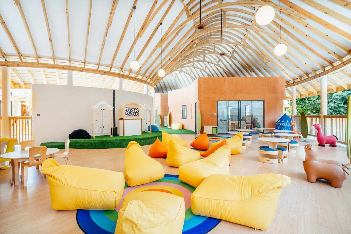 Ein bunter Spiel-Bereich im ananea Madivaru Maldives