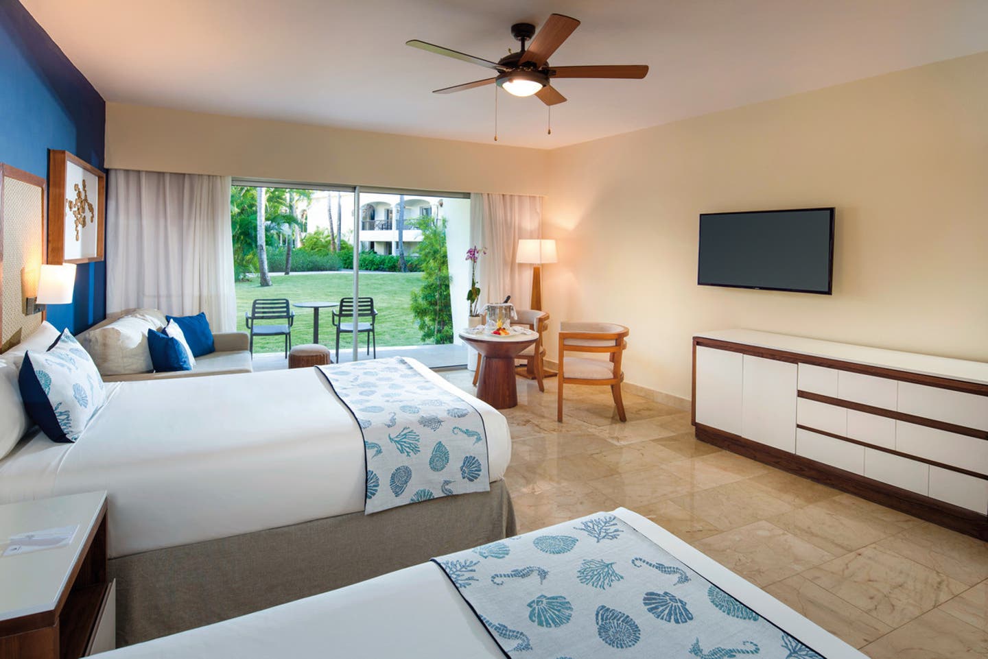 Wohnbeispiel Tropical View Room