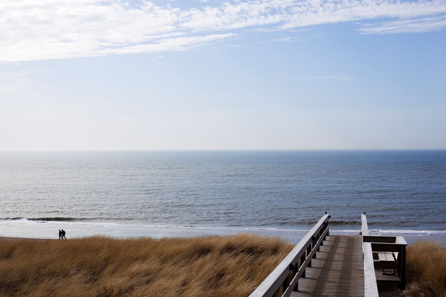 Panoramablick über die Sylter Wanderdüne auf das Meer hinaus