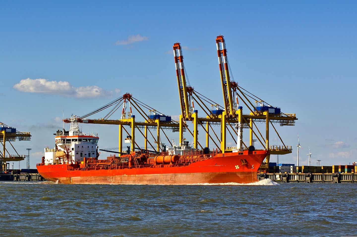 Urlaub in Bremerhaven – Frachter im Hafen