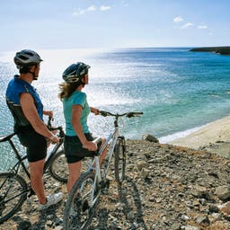 spanien-kanaren-fuerteventura-aldiana-club-fuerteventura-paar-auf-mountainbike-tour-FUE_Radsport_0007-f-aldiana.jpg