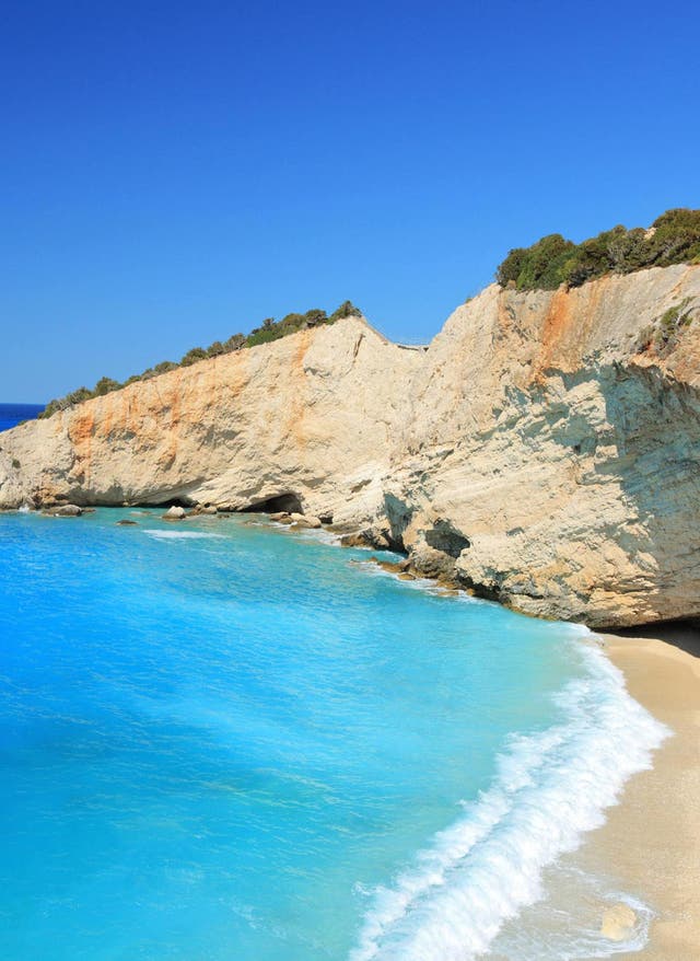 Rundreisen Griechenland Rundreisen Griechenland: Strand an der Küste von Porto Katsiki auf der griechischen Insel Lefkada