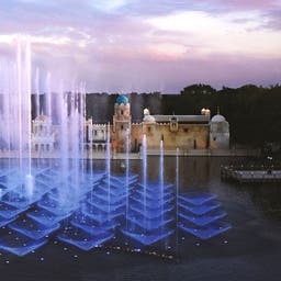niederlande-freizeitpark-efteling-springbrunnen-in-abendstimmung_V2.jpg