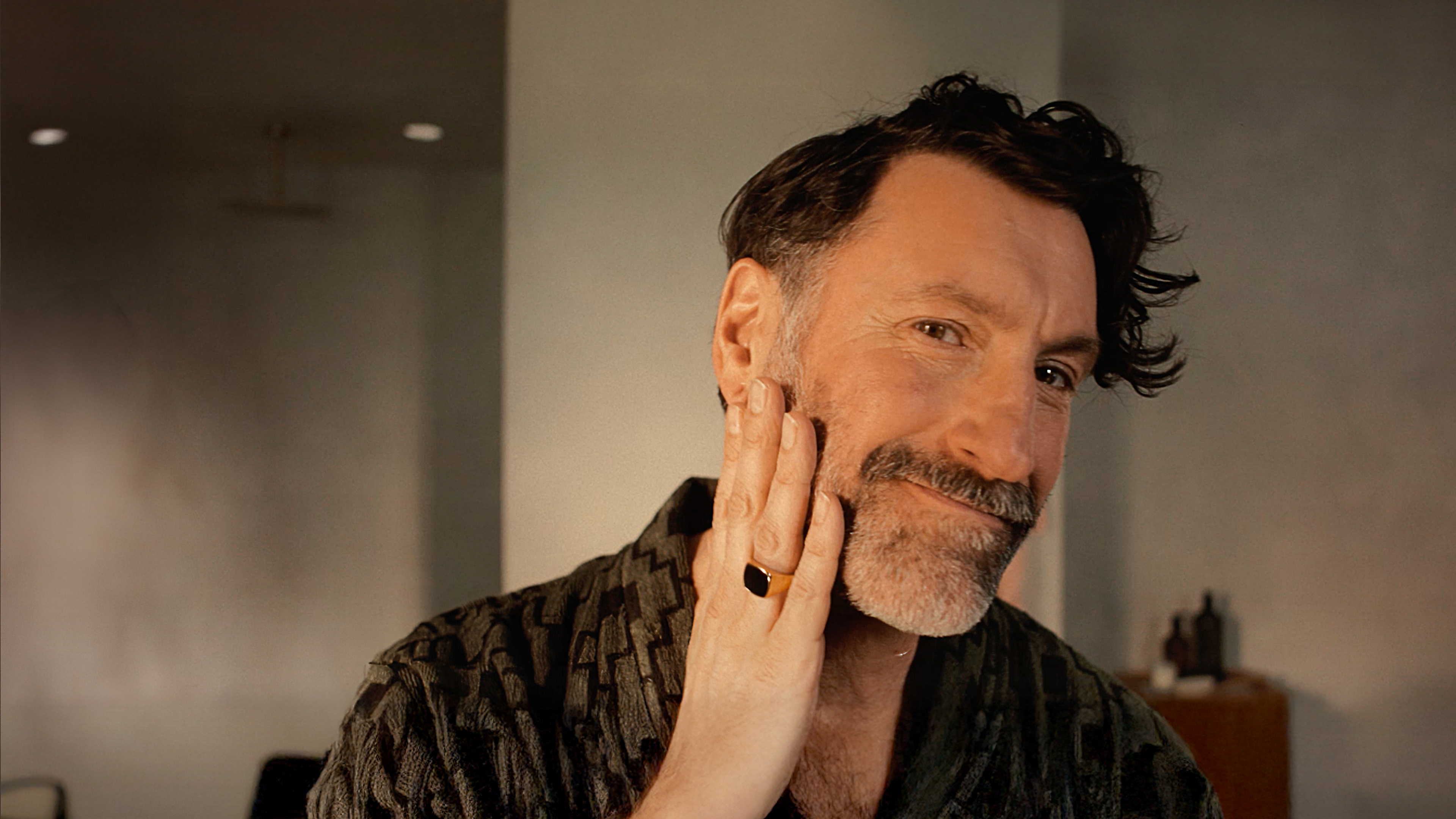 Man's groomed beard with Philips All-in-One Trimmer