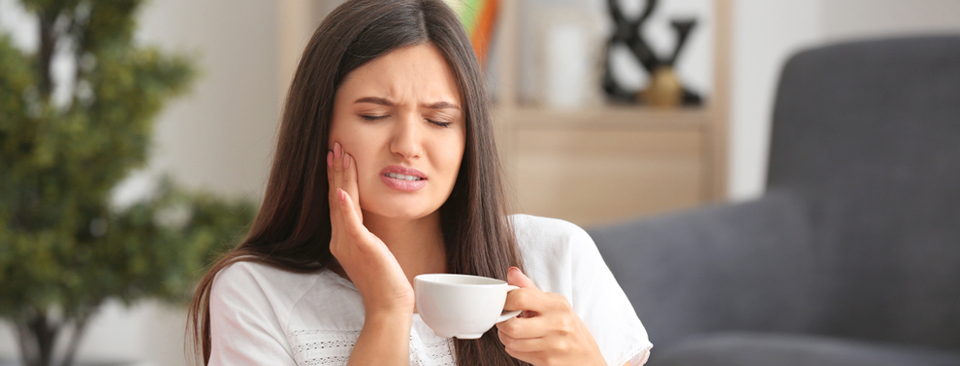 Rutina de îngrijire orală utilă pentru combaterea sensibilității dentare: cum alegi periuța de dinți potrivită