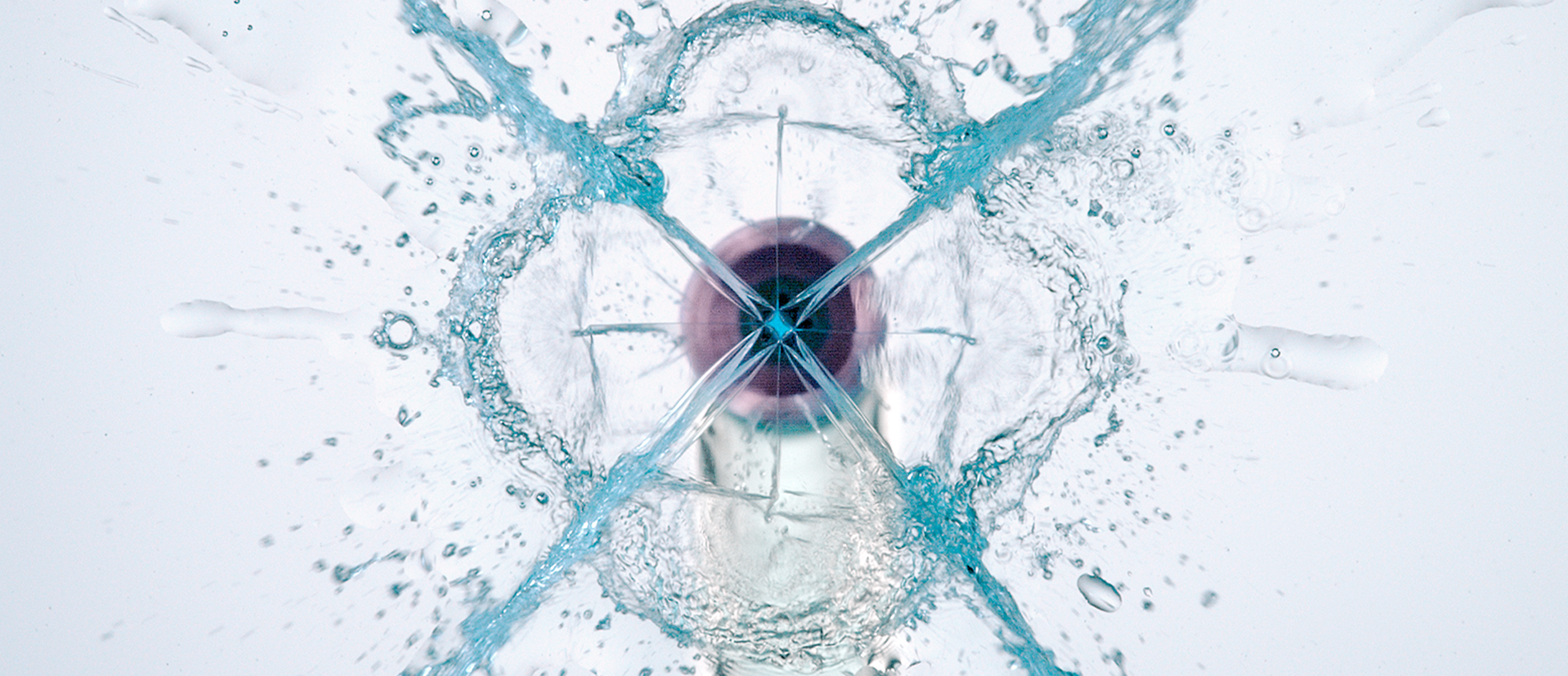 Power Flosser featuring Quad Stream technology