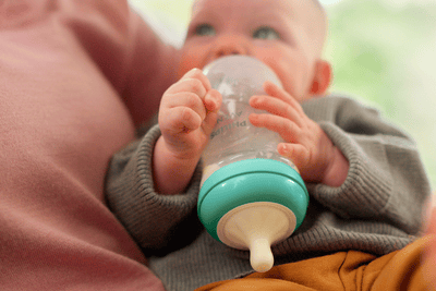 Перехід від годування грудьми до годування з пляшечки