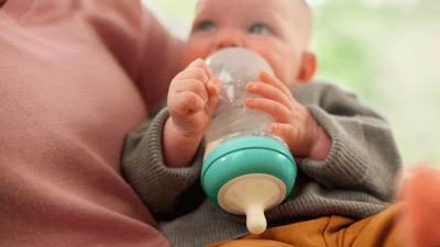 Перехід від годування грудьми до годування з пляшечки