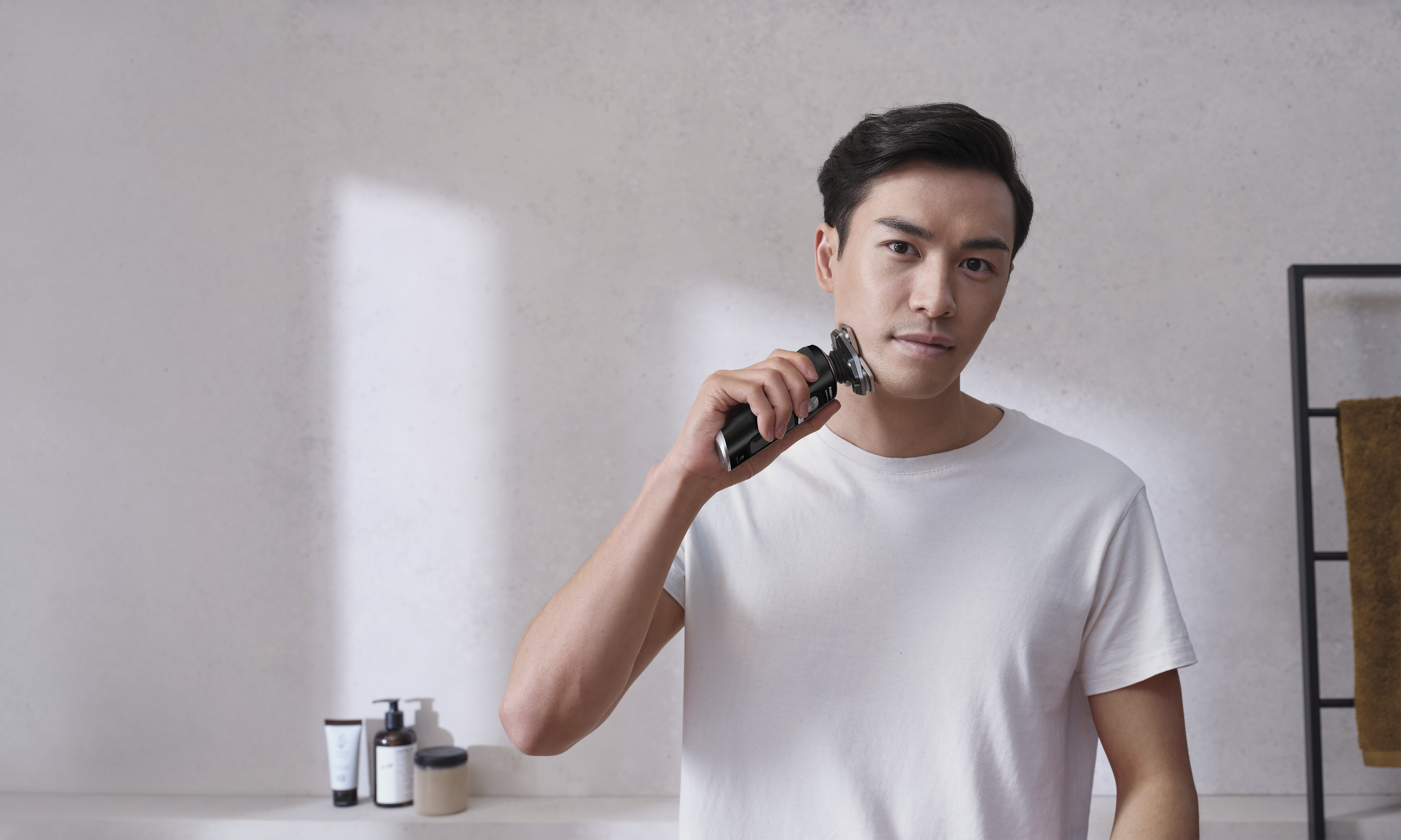 Muž s holiacim strojčekom