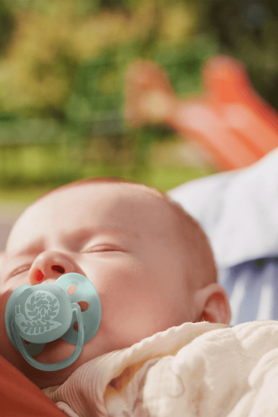תינוקות עם מוצצים
