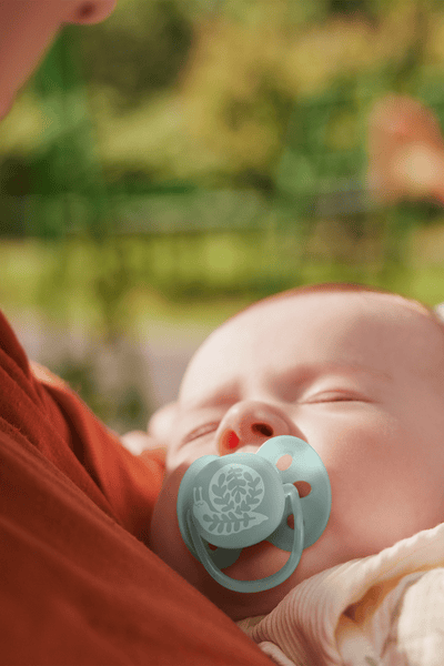 Babys mit Schnullern