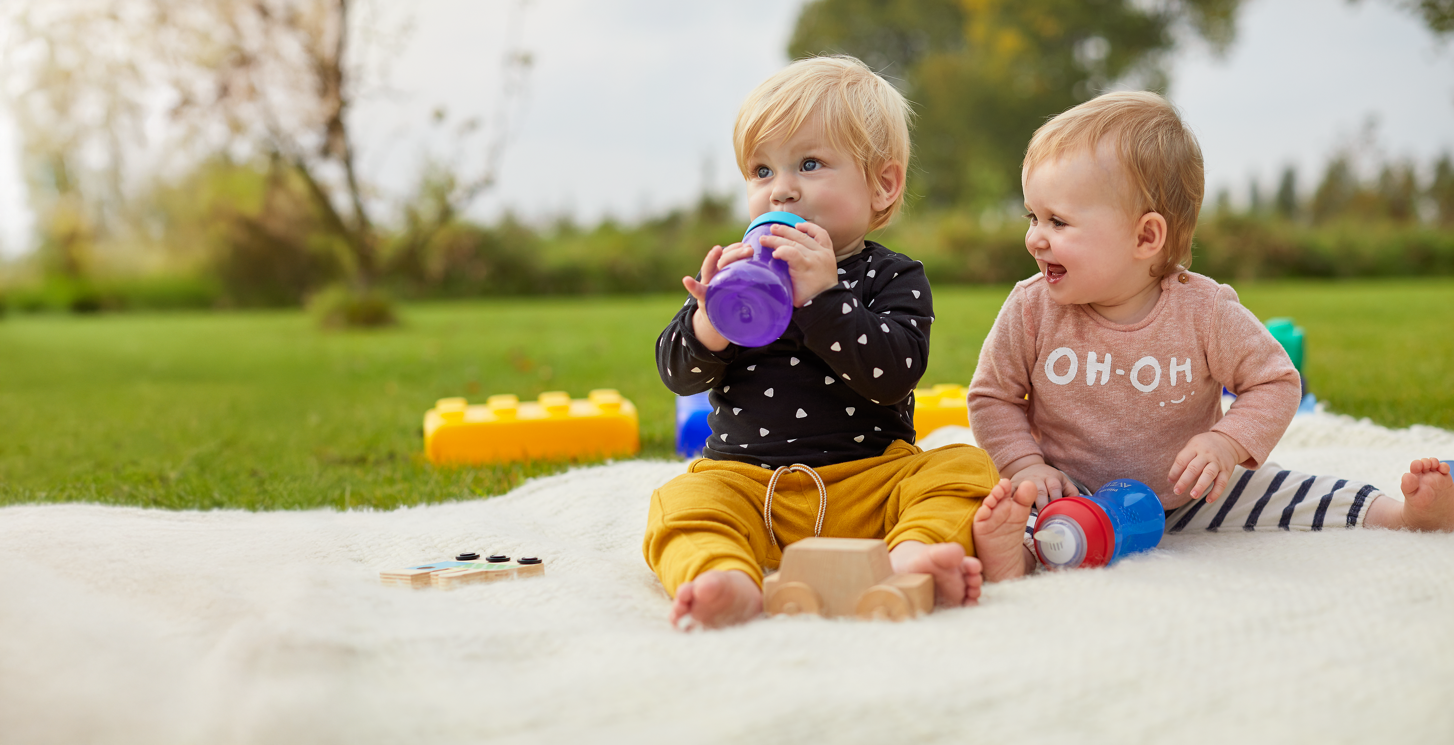 Two babies with the sippy cups