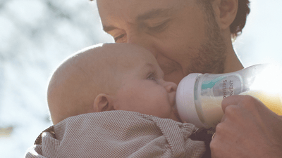 Krmení jako týmová práce: Jak pečovat o miminko spolu?