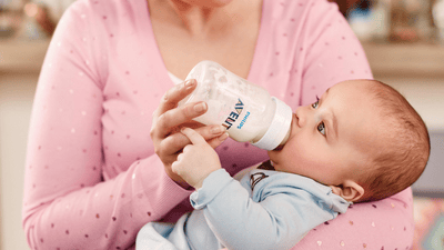 Cómo dar biberón a un recién nacido