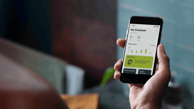 Mężczyźni korzystający z aplikacji OneBlade