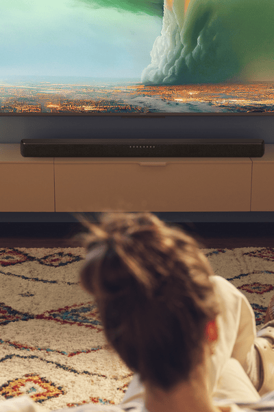 Un salon équipé d'un téléviseur Philips Ambilight