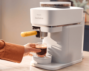 Osoba pripravujúca espresso