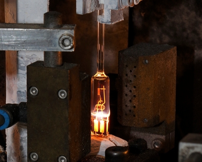 Double-coil filament for ultimate protection