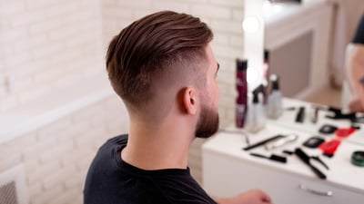 tunsoare-fade-cu-par-lung-in-partea-de-sus-521653436_S.jpg
