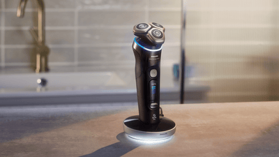 Golarka na stacji ładowania