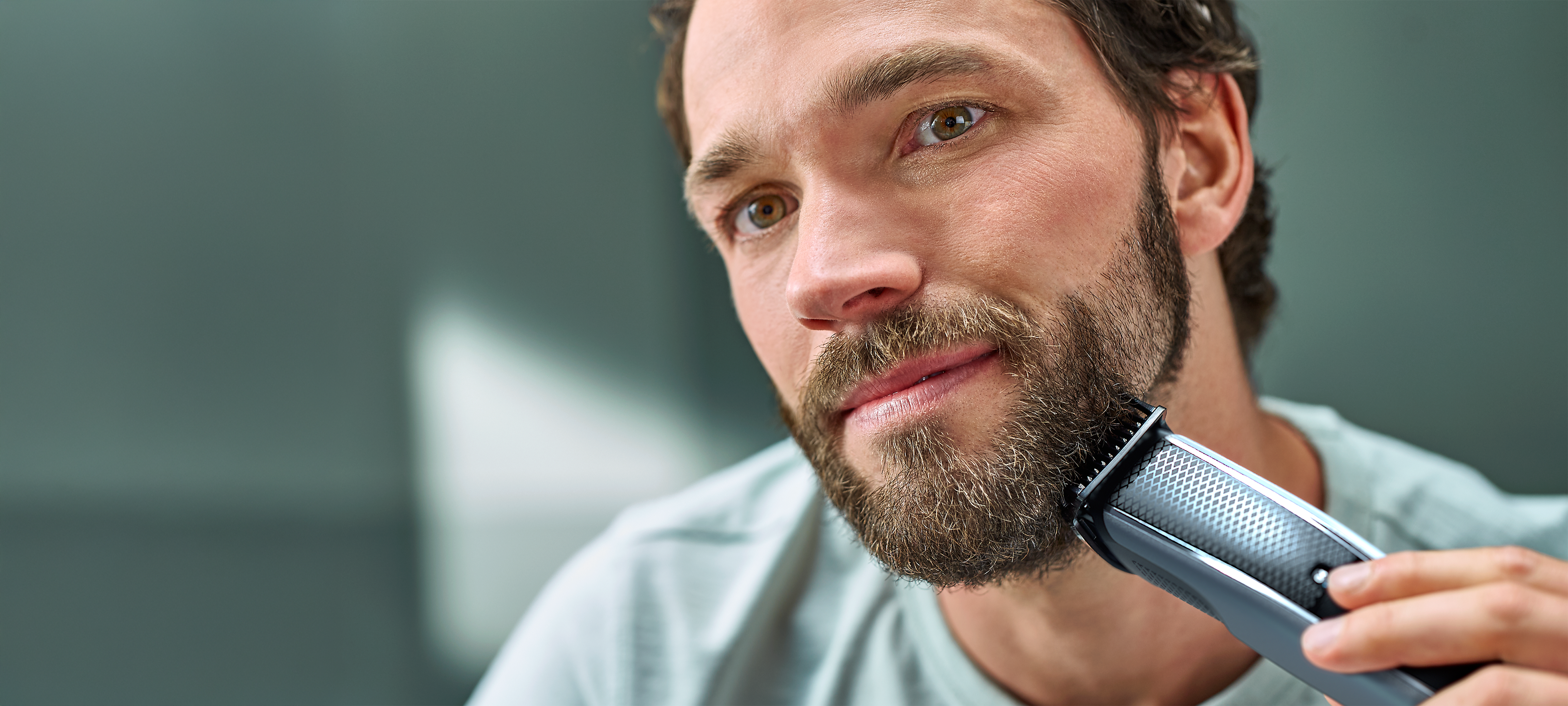 hombres con barba y recortarse la barba