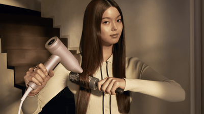 coafare cu uscatorul de par si perie