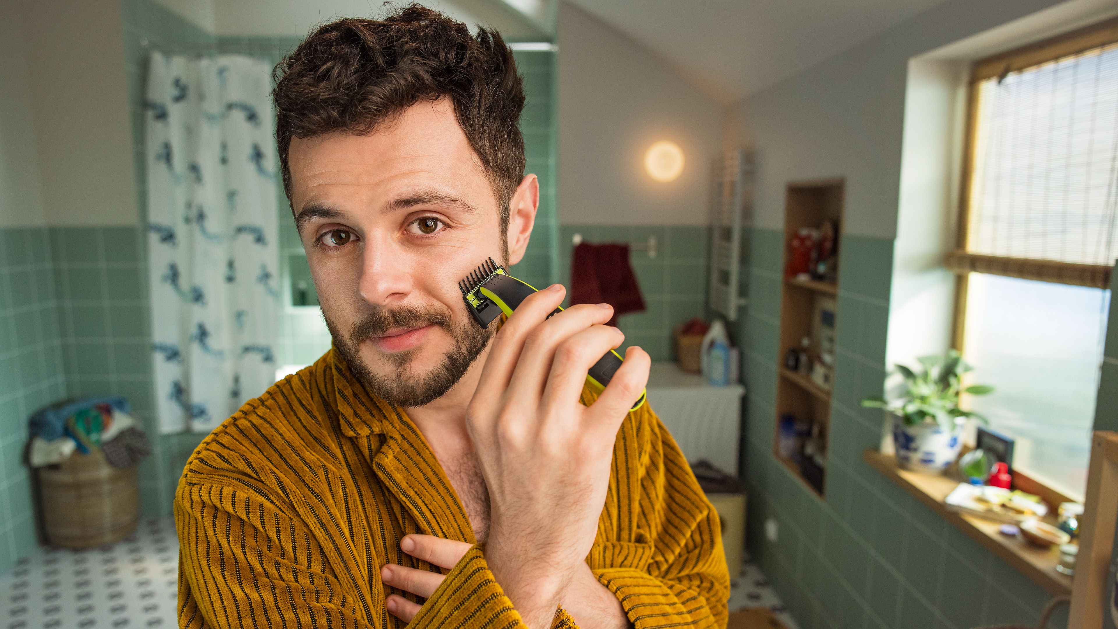 Muž s holiacim strojčekom