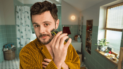 Muž s holiacim strojčekom